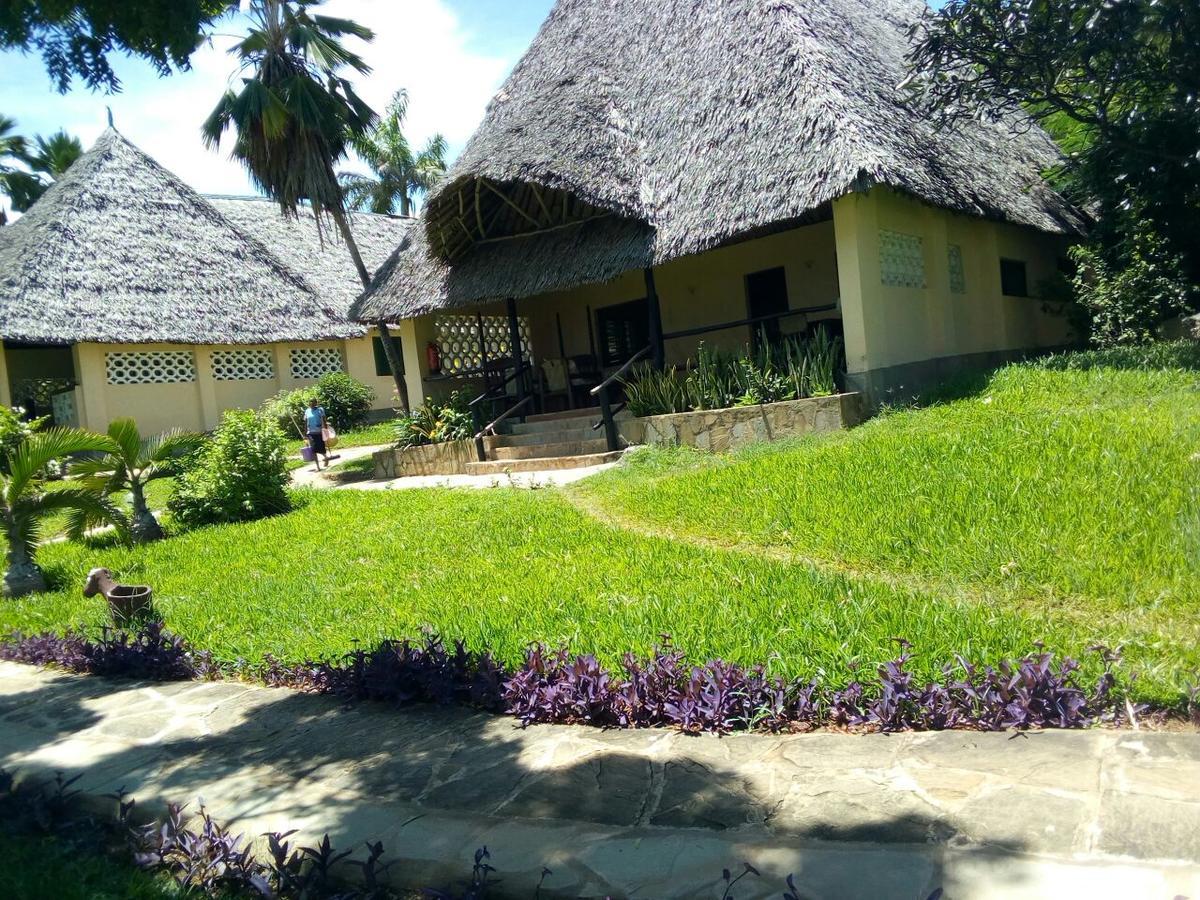 Coral Beach Resort Diani Beach Exterior photo